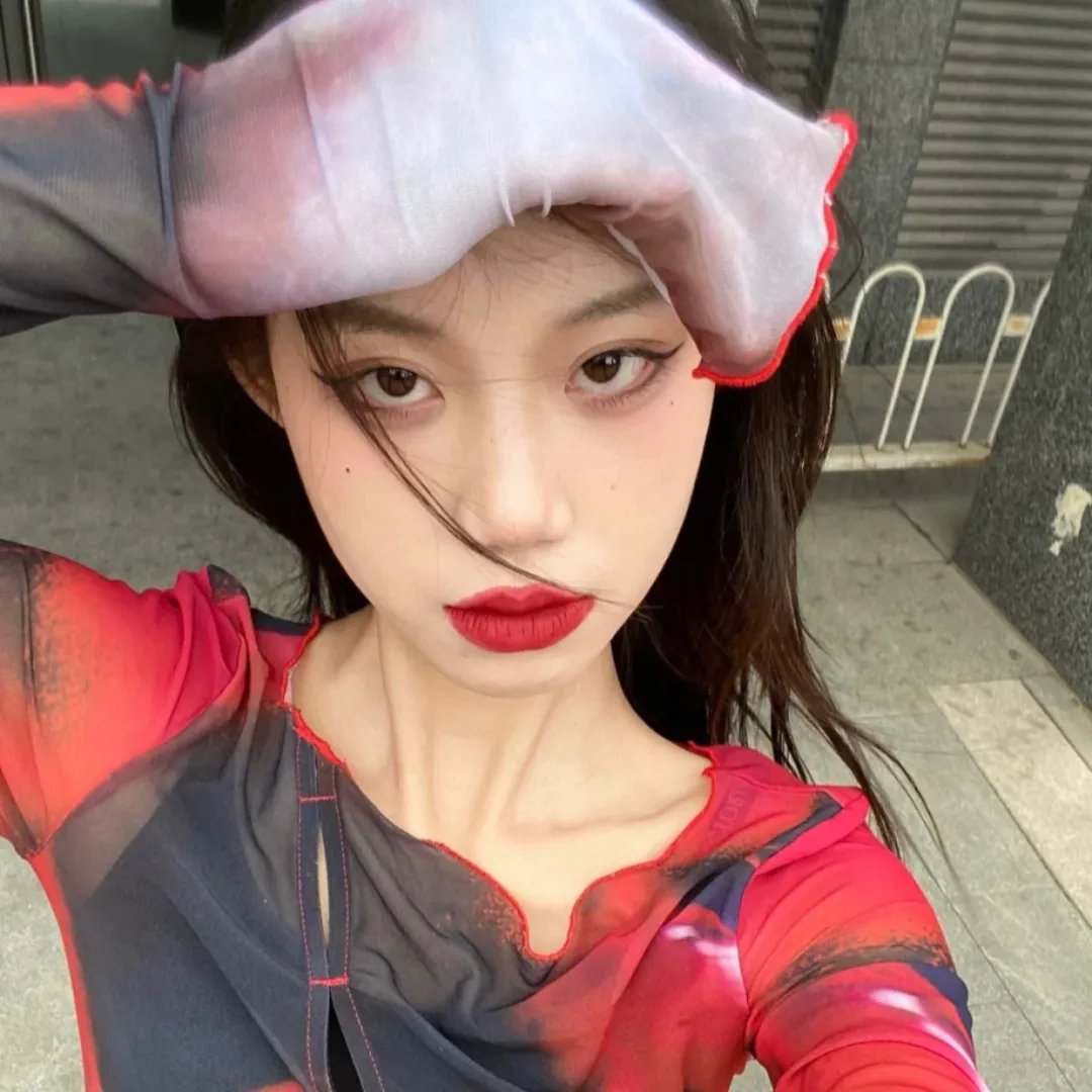 "女毕业生"